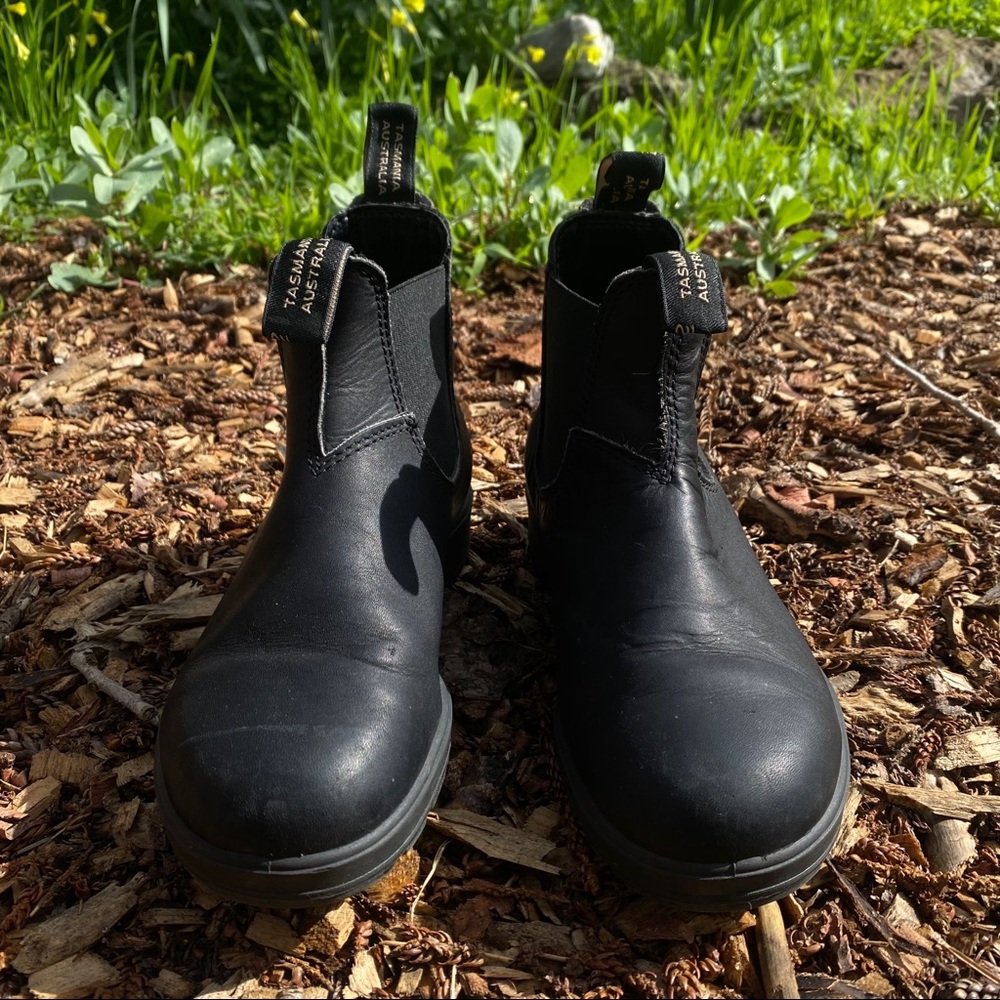 All Black Blundstones